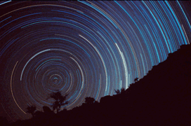 7 Stunden belichtet auf Kodak EPP 100 bei 24mm f/8